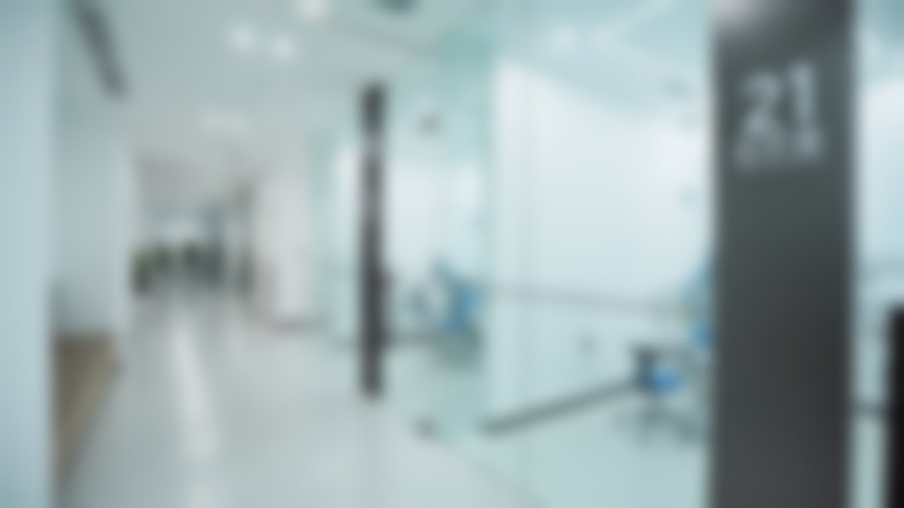 成都团圆口腔医院（高新院区）拔牙4个月后不植骨种植牙咋样？李海峰主任20分钟搞定无痛种牙！ 